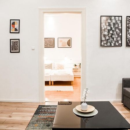 Stylish And Spacious ! Central Location Kazincy Netflix 布达佩斯 外观 照片