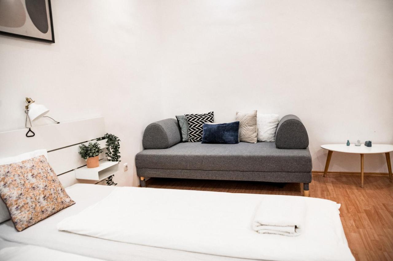 Stylish And Spacious ! Central Location Kazincy Netflix 布达佩斯 外观 照片