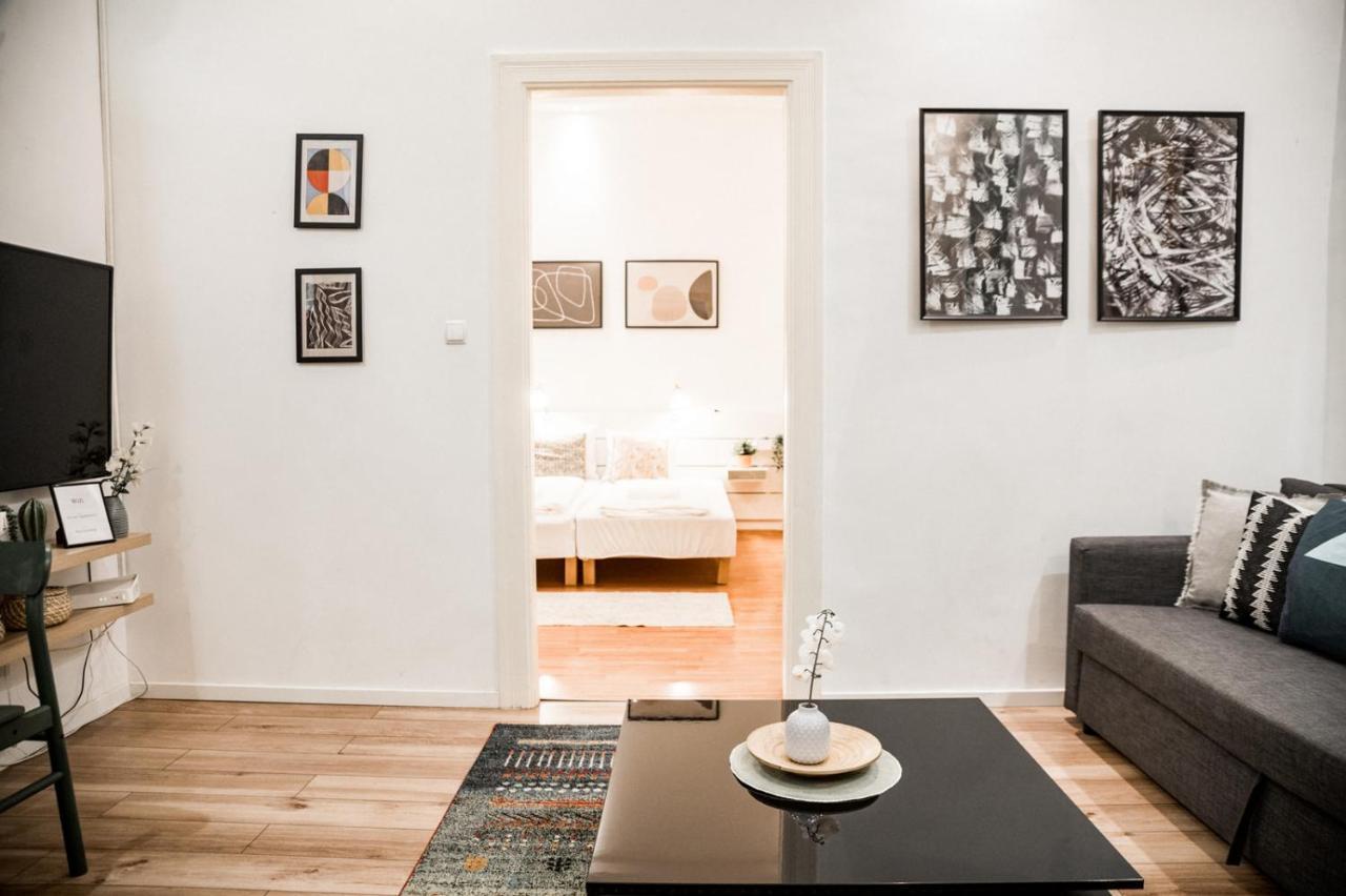 Stylish And Spacious ! Central Location Kazincy Netflix 布达佩斯 外观 照片