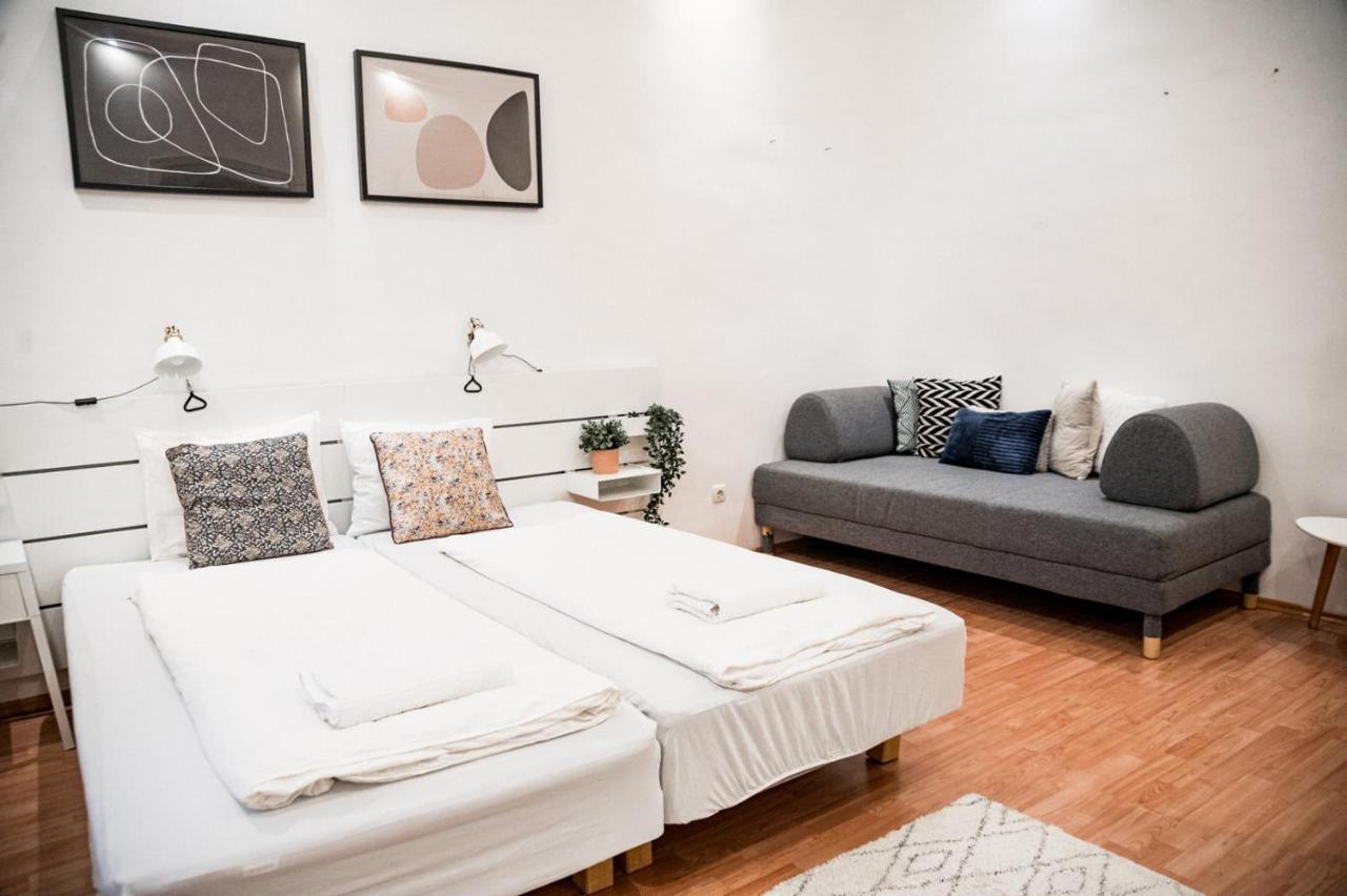 Stylish And Spacious ! Central Location Kazincy Netflix 布达佩斯 外观 照片