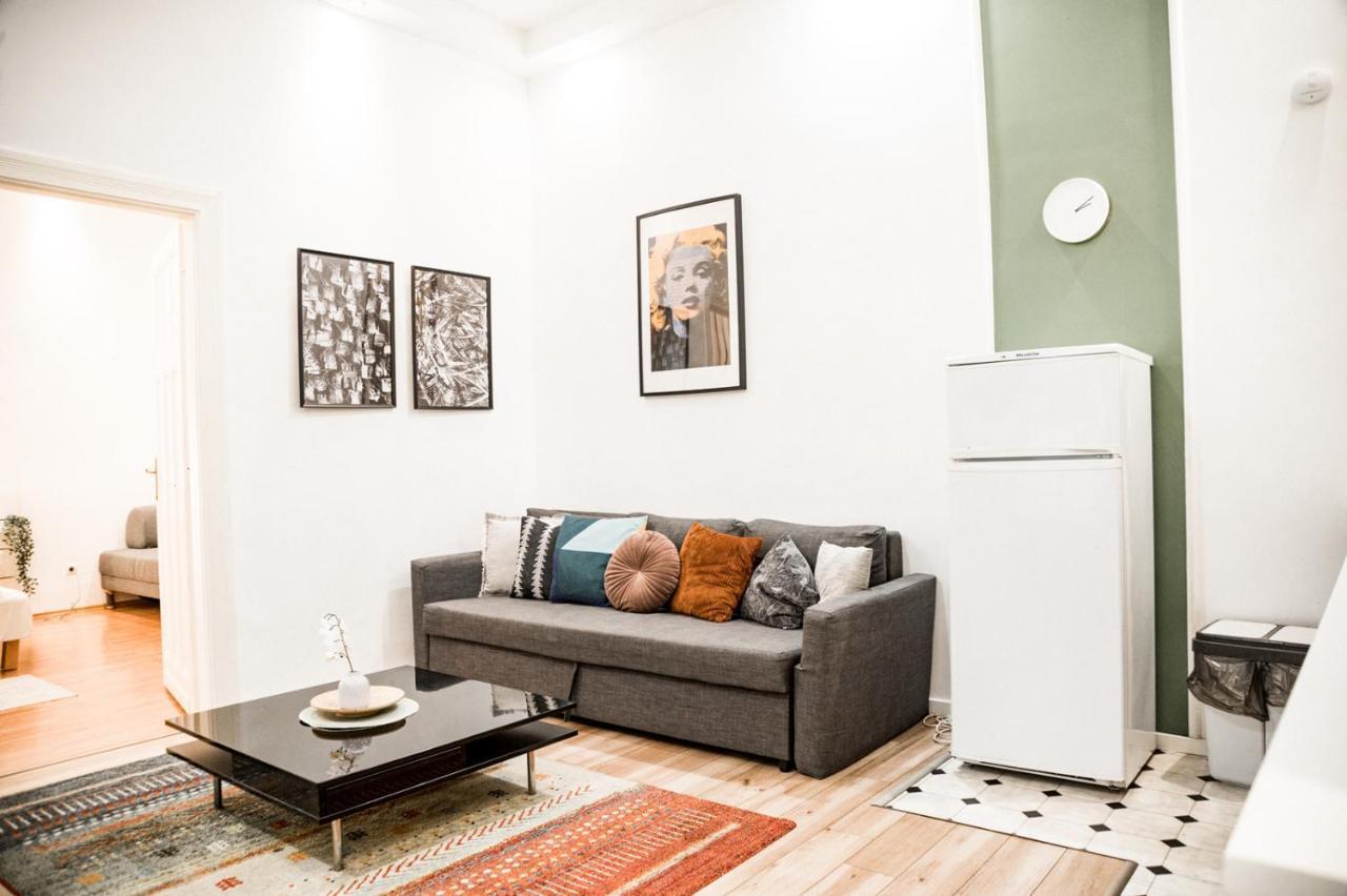 Stylish And Spacious ! Central Location Kazincy Netflix 布达佩斯 外观 照片