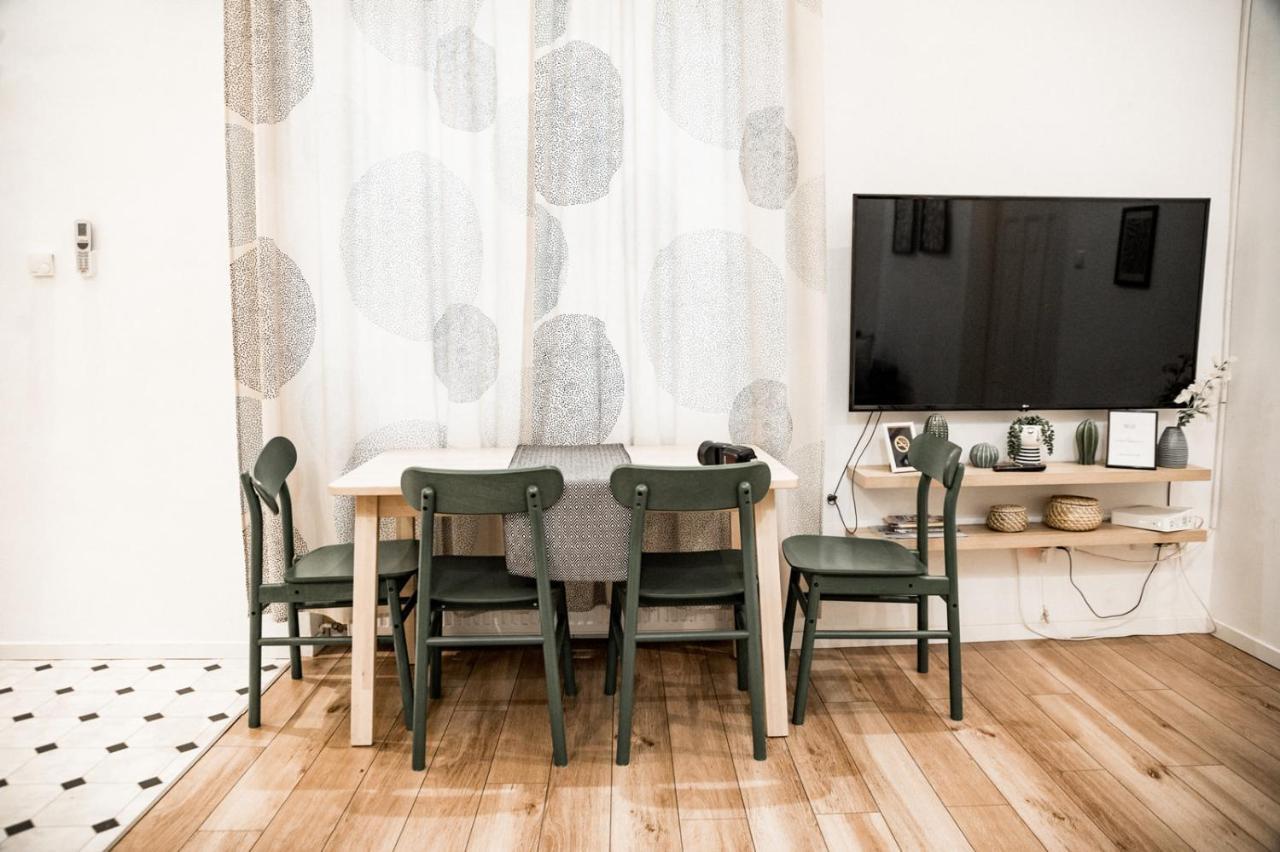 Stylish And Spacious ! Central Location Kazincy Netflix 布达佩斯 外观 照片