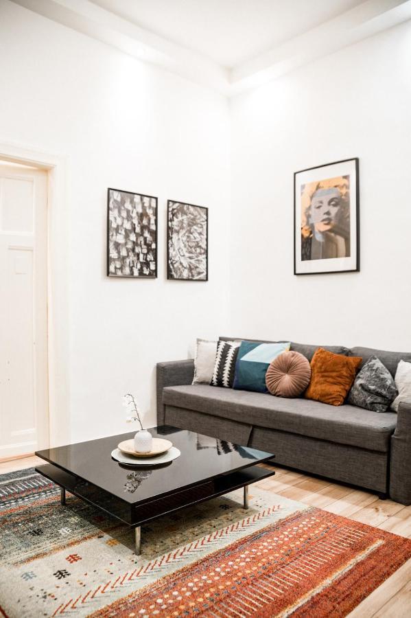 Stylish And Spacious ! Central Location Kazincy Netflix 布达佩斯 外观 照片